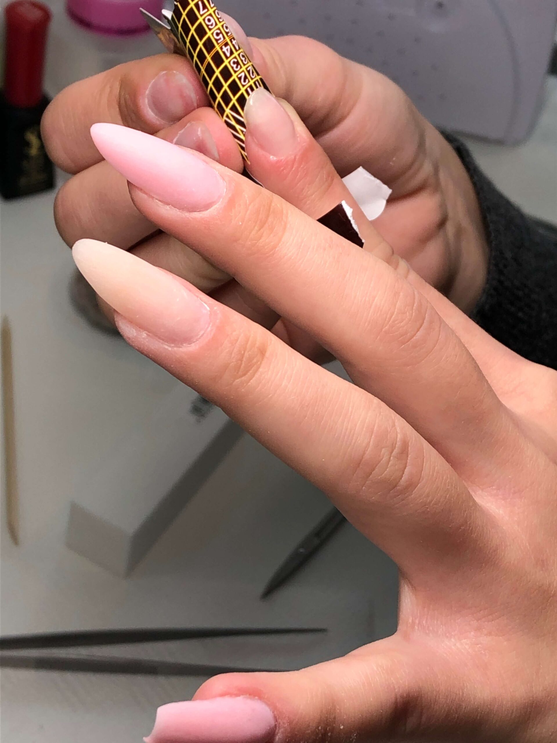 manicure żelowy kurs online