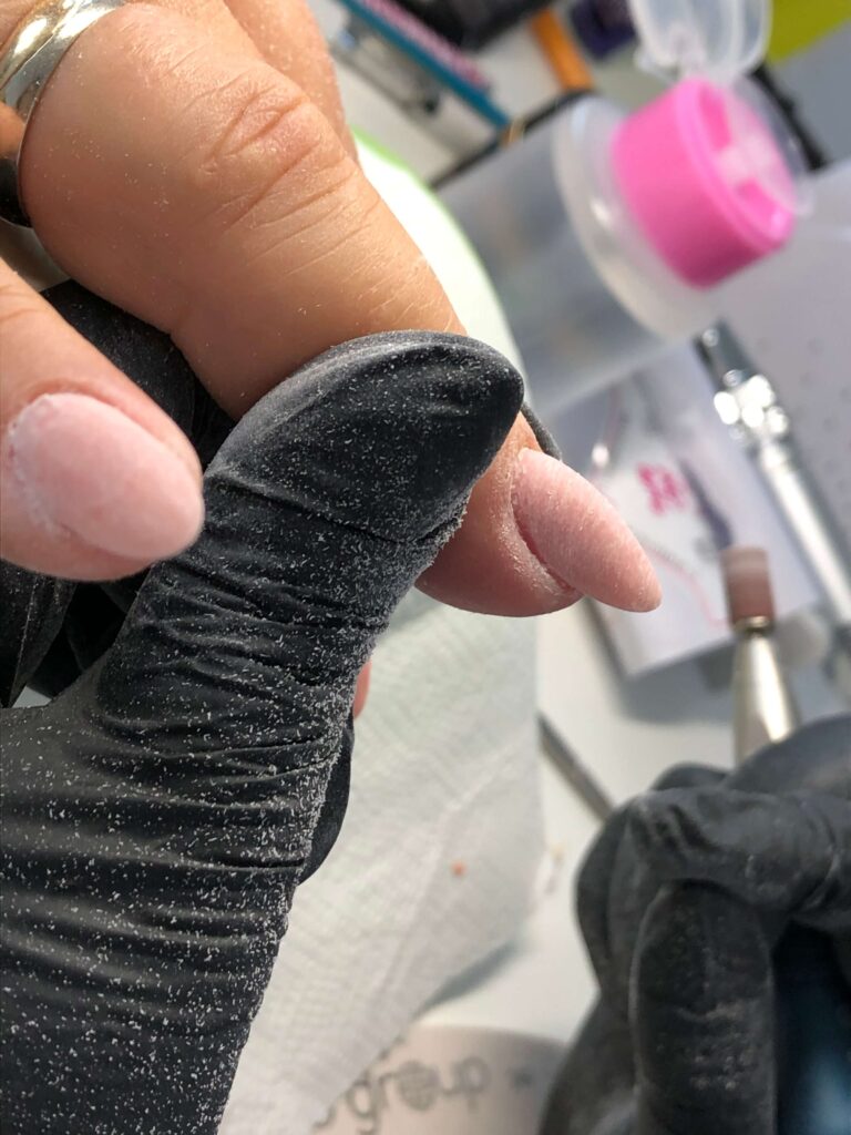 Najczęstsze błędy początkujących stylistek paznokci i jak ich unikać, kurs paznokcie, kurs stylizacji paznokci kraków